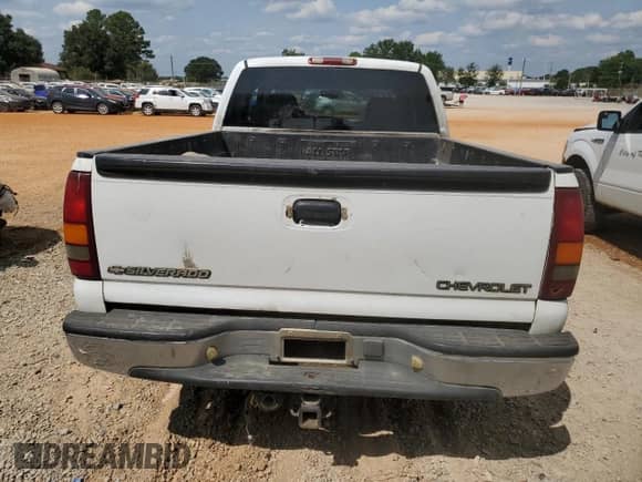 2000 Chevrolet Silverado 1500 LS z VIN 1GCEK19T6YZ359931, wystawiony jako Copart lot #70433884 z przebiegiem 458 301 mil mil oraz Czysty tytuł • Clean title. Historia ofert i sprzedaży dostępna na DreamBid. Obrazek 6.