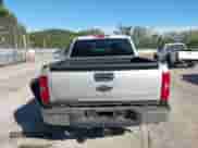 2011 Chevrolet Silverado 1500 LT z VIN 3GCPKSE35BG404711, wystawiony jako IAAI lot #43175333 z przebiegiem 234 937 mil mil oraz . Historia ofert i sprzedaży dostępna na DreamBid. Obrazek 17.