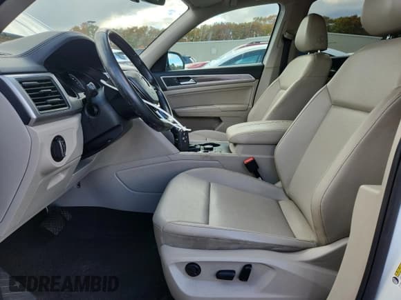 ✅ 2018 Volkswagen Atlas SE • VIN: 1V2LR2CA7JC548062 • Lot: 86994705. Listed on Copart with 107,336 mi. Free auction sales archive from the USA and detailed vehicle history report at DreamBid. Image 7.