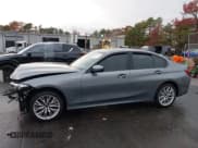 ✅ 2023 BMW 3 Series 330i xDrive • VIN: 3MW89FF01P8D67179 • Lot: 43643461. Wystawiony na IAAI z przebiegiem 15 016 mil. Bezpłatny archiwum sprzedaży aukcyjnych z USA i szczegółowy raport historii pojazdu na DreamBid. Zdjęcie 13.