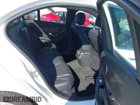 ✅ 2020 Mercedes-Benz C 300 • VIN: WDDWF8DB9LR537488 • Lot: 43618189. Wystawiony na IAAI z przebiegiem 38 469 mil. Bezpłatny archiwum sprzedaży aukcyjnych z USA i szczegółowy raport historii pojazdu na DreamBid. Zdjęcie 8.