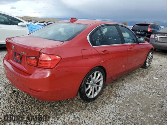 ✅ 2015 BMW 3 Series 320i • VIN: WBA3B1C53FK139036 • Lot: 85898265. Wystawiony na Copart z przebiegiem 113 766 mil. Bezpłatny archiwum sprzedaży aukcyjnych z USA i szczegółowy raport historii pojazdu na DreamBid. Zdjęcie 3.