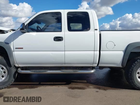 ✅ 2001 Chevrolet Silverado 2500HD LS • VIN: 1GCHK29G11E271582 • Lot: 43714987. Wystawiony na IAAI z przebiegiem 211 836 mil. Bezpłatny archiwum sprzedaży aukcyjnych z USA i szczegółowy raport historii pojazdu na DreamBid. Zdjęcie 15.