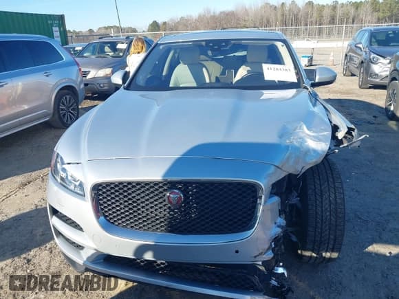 ✅ 2019 Jaguar F-Pace 25t Prestige • VIN: SADCK2GX8KA391700 • Lot: 41284383. Wystawiony na IAAI z przebiegiem 79 299 mil. Bezpłatny archiwum sprzedaży aukcyjnych z USA i szczegółowy raport historii pojazdu na DreamBid. Zdjęcie 12.