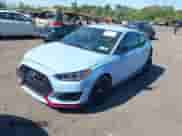 2020 Hyundai Veloster z VIN KMHT36AH8LU003913, wystawiony jako IAAI lot #42217722 z przebiegiem 33 996 mil mil oraz . Historia ofert i sprzedaży dostępna na DreamBid. Obrazek 18.