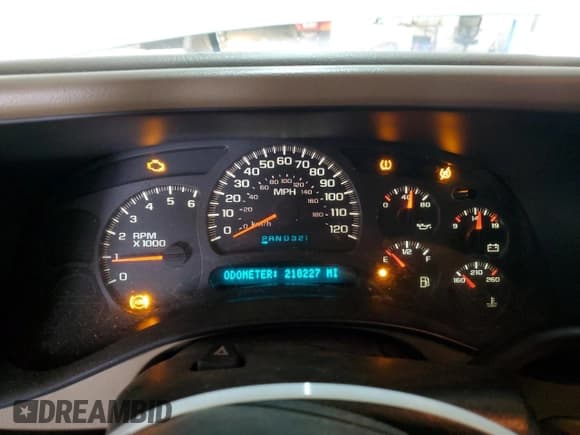 ✅ 2004 Chevrolet Suburban LS • VIN: 1GNFK16Z04J178577 • Lot: 47387085. Wystawiony na Copart z przebiegiem 218 227 mil. Bezpłatny archiwum sprzedaży aukcyjnych z USA i szczegółowy raport historii pojazdu na DreamBid. Zdjęcie 9.