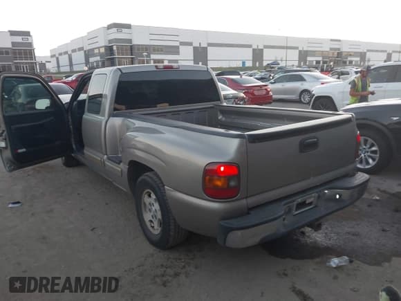✅ 2002 Chevrolet Silverado 1500 LS • VIN: 2GCEC19T021280039 • Лот: 43654091. Опубликован ранее на IAAI с пробегом 274 053 миль. Бесплатный доступ к архиву аукционных продаж из США и подробный отчёт об истории автомобиля на DreamBid. Изображение 3.