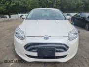 ✅ 2012 Ford Focus Electric • VIN: 1FAHP3R42CL442020 • Lot: 83999215. Wystawiony na Copart z przebiegiem 65 490 mil. Bezpłatny archiwum sprzedaży aukcyjnych z USA i szczegółowy raport historii pojazdu na DreamBid. Zdjęcie 5.