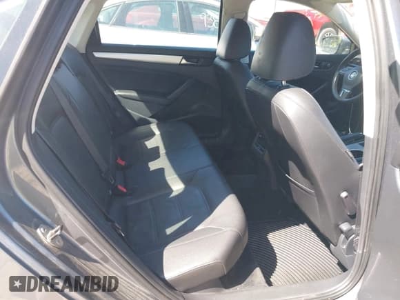 ✅ 2013 Volkswagen Passat SE • VIN: 1VWBH7A37DC086945 • Лот: 42156985. Опубликован ранее на IAAI с пробегом 164 312 миль. Бесплатный доступ к архиву аукционных продаж из США и подробный отчёт об истории автомобиля на DreamBid. Изображение 8.