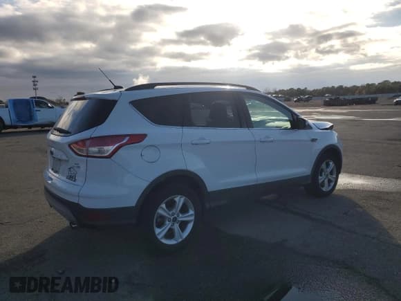 ✅ 2016 Ford Escape SE • VIN: 1FMCU9GX4GUB18446 • Лот: 92720625. Опубликован ранее на Copart с пробегом 70 164 миль. Бесплатный доступ к архиву аукционных продаж из США и подробный отчёт об истории автомобиля на DreamBid. Изображение 3.