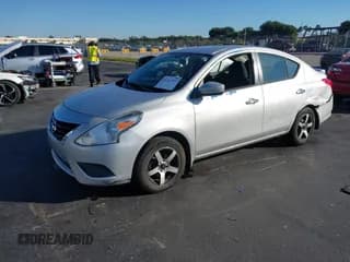 ✅ 2015 Nissan Versa S Plus • VIN: 3N1CN7AP4FL800818 • Лот: 43714793. Опубликован ранее на IAAI с пробегом 133 199 миль. Бесплатный доступ к архиву аукционных продаж из США и подробный отчёт об истории автомобиля на DreamBid. Изображение 2.