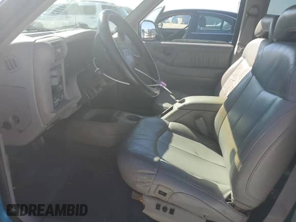 1995 Chevrolet Blazer с VIN 1GNCS13W7SK206038, выставлен на аукционе Copart как лот 76593134 с пробегом 135 008 миль миль и Списание • Salvage title. История ставок и продаж доступна на DreamBid. Изображение 7.