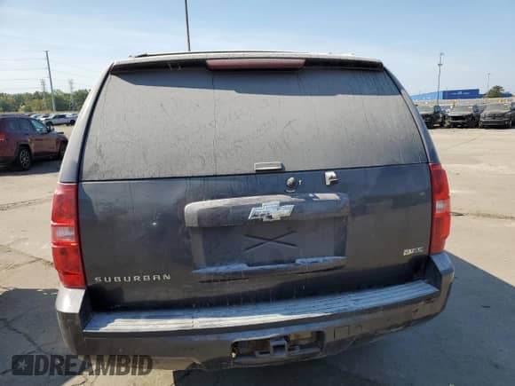 2010 Chevrolet Suburban LT z VIN 1GNUKJE36AR139025, wystawiony jako Copart lot #80656865 z przebiegiem 201 955 mil mil oraz Czysty tytuł • Clean title. Historia ofert i sprzedaży dostępna na DreamBid. Obrazek 6.