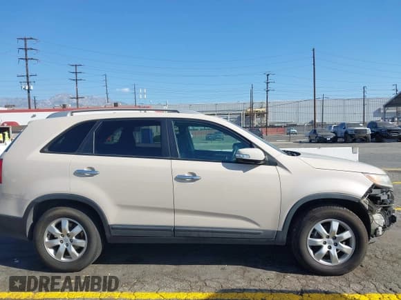 ✅ 2011 Kia Sorento LX • VIN: 5XYKT4A25BG133860 • Lot: 43230265. Listed on IAAI with 166,331 mi. Free auction sales archive from the USA and detailed vehicle history report at DreamBid. Image 14.