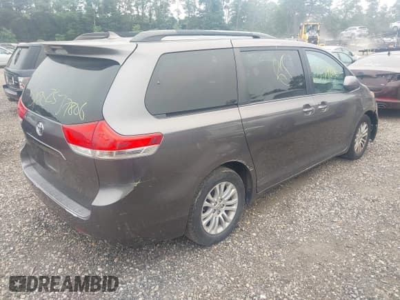 ✅ 2012 Toyota Sienna XLE AAS • VIN: 5TDYK3DC5CS263881 • Lot: 42930113. Listed on IAAI with Not provided. Free auction sales archive from the USA and detailed vehicle history report at DreamBid. Image 4.