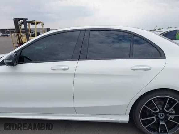 ✅ 2019 Mercedes-Benz C 300 • VIN: 55SWF8EBXKU306059 • Lot: 42760067. Wystawiony na IAAI z przebiegiem 21 034 mil. Bezpłatny archiwum sprzedaży aukcyjnych z USA i szczegółowy raport historii pojazdu na DreamBid. Zdjęcie 15.