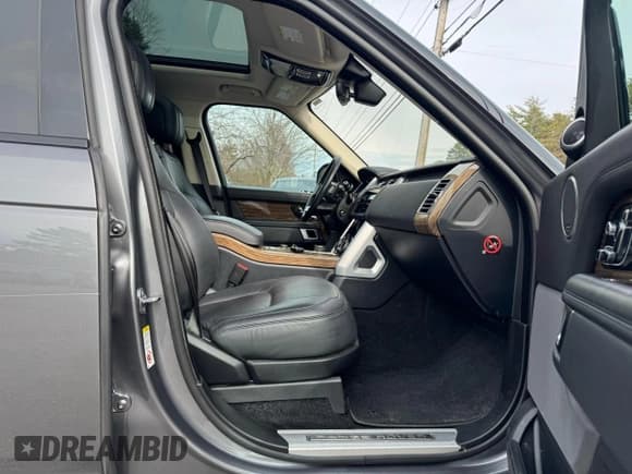 ✅ 2019 Land Rover Range Rover • VIN: SALGS5RE9KA538349 • Lot: 54084575. Wystawiony na Copart z przebiegiem 140 334 mil. Bezpłatny archiwum sprzedaży aukcyjnych z USA i szczegółowy raport historii pojazdu na DreamBid. Zdjęcie 5.