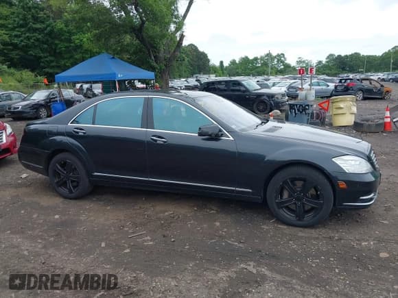 ✅ 2011 Mercedes-Benz S 550 • VIN: WDDNG8GB5BA370600 • Лот: 42509949. Опубликован ранее на IAAI с пробегом 71 282 миль. Бесплатный доступ к архиву аукционных продаж из США и подробный отчёт об истории автомобиля на DreamBid. Изображение 13.