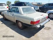 ✅ 1988 Mercedes-Benz 560 SL • VIN: WDBBA48DXJA083385 • Lot: 43034138. Listed on IAAI with 137,580 mi. Free auction sales archive from the USA and detailed vehicle history report at DreamBid. Image 3.