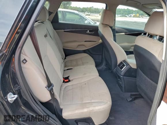 ✅ 2017 Kia Sorento LX • VIN: 5XYPG4A31HG281211 • Lot: 94101945. Wystawiony na Copart z przebiegiem Nie podano. Bezpłatny archiwum sprzedaży aukcyjnych z USA i szczegółowy raport historii pojazdu na DreamBid. Zdjęcie 11.