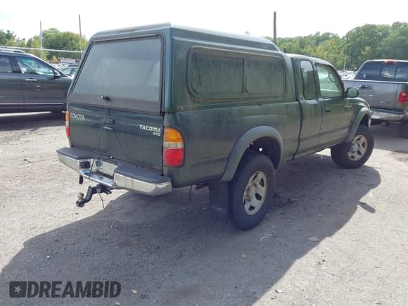 ✅ 2001 Toyota Tacoma • VIN: 5TEWM72NX1Z851613 • Lot: 43239600. Listed on IAAI with 207,843 mi. Free auction sales archive from the USA and detailed vehicle history report at DreamBid. Image 4.