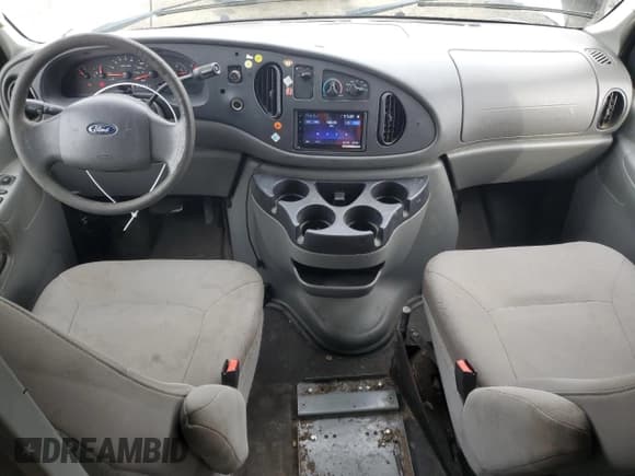 ✅ 2006 Ford Econoline Cargo • VIN: 1FTNE24L16DA33176 • Lot: 90931855. Wystawiony na Copart z przebiegiem 170 989 mil. Bezpłatny archiwum sprzedaży aukcyjnych z USA i szczegółowy raport historii pojazdu na DreamBid. Zdjęcie 8.