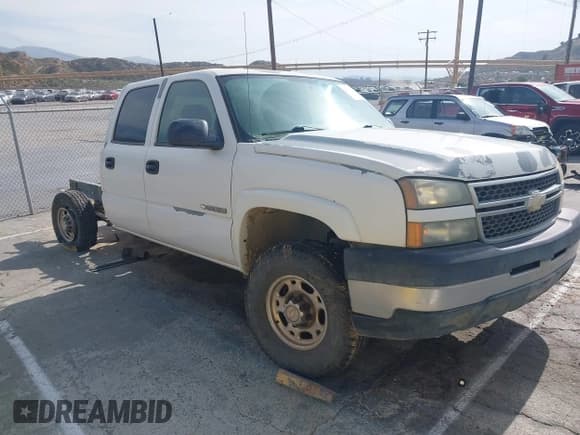 ✅ 2006 Chevrolet Silverado 1500 • VIN: 1GBHC23U36F265638 • Лот: 42360129. Опубликован ранее на IAAI с пробегом 182 385 миль. Бесплатный доступ к архиву аукционных продаж из США и подробный отчёт об истории автомобиля на DreamBid. Изображение 1.