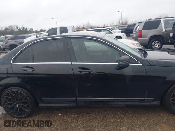 ✅ 2013 Mercedes-Benz C 300 Sport • VIN: WDDGF8AB3DG073703 • Lot: 41551296. Wystawiony na IAAI z przebiegiem 123 912 mil. Bezpłatny archiwum sprzedaży aukcyjnych z USA i szczegółowy raport historii pojazdu na DreamBid. Zdjęcie 13.