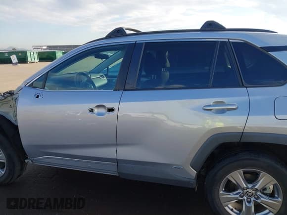 ✅ 2022 Toyota RAV4 Hybrid XLE • VIN: 4T3RWRFV8NU052766 • Lot: 43836286. Wystawiony na IAAI z przebiegiem 44 609 mil. Bezpłatny archiwum sprzedaży aukcyjnych z USA i szczegółowy raport historii pojazdu na DreamBid. Zdjęcie 15.