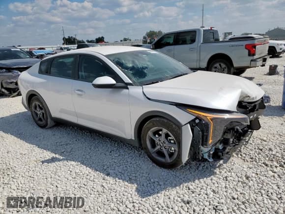 ✅ 2025 Kia K4 LXS • VIN: 3KPFT4DE5SE191682 • Lot: 85179705. Wystawiony na Copart z przebiegiem 1 439 mil. Bezpłatny archiwum sprzedaży aukcyjnych z USA i szczegółowy raport historii pojazdu na DreamBid. Zdjęcie 4.