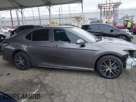 2021 Toyota Camry Hybrid SE z VIN 4T1S31AKXMU558387, wystawiony jako IAAI lot #42202151 z przebiegiem 33 018 mil mil oraz . Historia ofert i sprzedaży dostępna na DreamBid. Obrazek 14.
