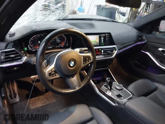 ✅ 2022 BMW 3 Series 330i xDrive • VIN: 3MW5R7J0XN8C70303 • Lot: 42121402. Wystawiony na IAAI z przebiegiem 29 187 mil. Bezpłatny archiwum sprzedaży aukcyjnych z USA i szczegółowy raport historii pojazdu na DreamBid. Zdjęcie 19.