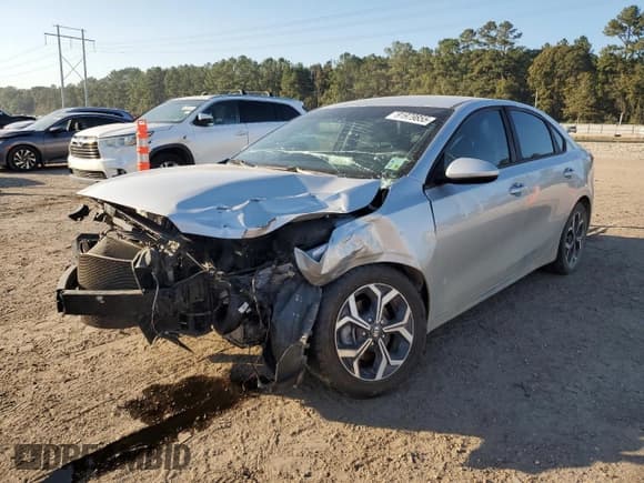 ✅ 2019 Kia Forte LXS • VIN: 3KPF24AD2KE116341 • Lot: 91979855. Listed on Copart with 121,984 mi. Free auction sales archive from the USA and detailed vehicle history report at DreamBid. Image 1.