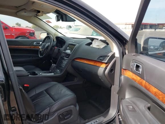 ✅ 2016 Lincoln MKT EcoBoost • VIN: 2LMHJ5AT5GBL01345 • Lot: 41604646. Listed on IAAI with 41,282 mi. Free auction sales archive from the USA and detailed vehicle history report at DreamBid. Image 5.