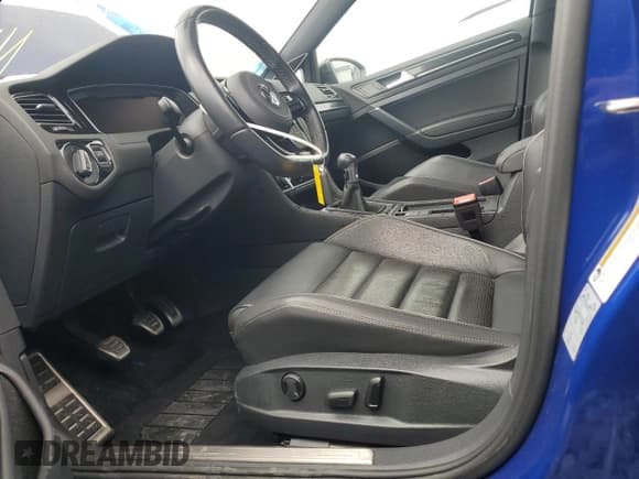 ✅ 2019 Volkswagen Golf R • VIN: WVWWA7AU0KW133357 • Lot: 83864445. Wystawiony na Copart z przebiegiem 58 335 mil. Bezpłatny archiwum sprzedaży aukcyjnych z USA i szczegółowy raport historii pojazdu na DreamBid. Zdjęcie 7.