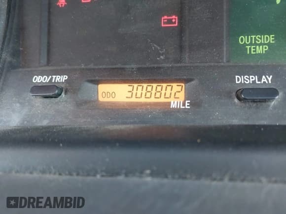 ✅ 2000 Toyota Avalon XL • VIN: 4T1BF28B6YU033254 • Lot: 43875129. Listed on IAAI with 308,802 mi. Free auction sales archive from the USA and detailed vehicle history report at DreamBid. Image 13.