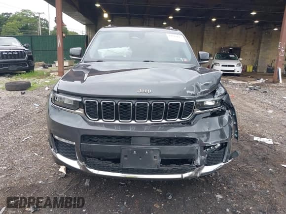 ✅ 2023 Jeep Grand Cherokee Limited • VIN: 1C4RJKBG4P8885521 • Lot: 42712843. Listed on IAAI with 52,432 mi. Free auction sales archive from the USA and detailed vehicle history report at DreamBid. Image 12.