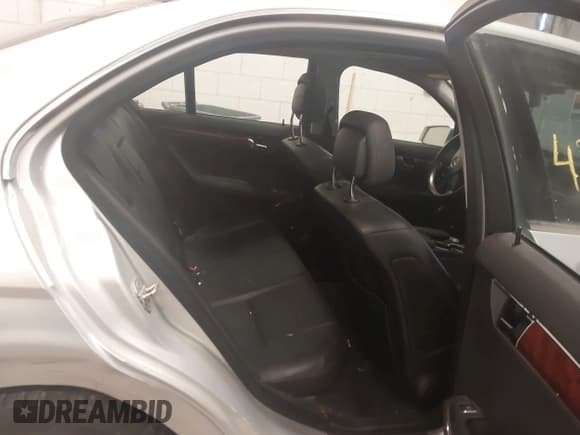 ✅ 2010 Mercedes-Benz C 300 Sport • VIN: WDDGF8BBXAF415454 • Лот: 43854675. Опубликован ранее на IAAI с пробегом 154 790 миль. Бесплатный доступ к архиву аукционных продаж из США и подробный отчёт об истории автомобиля на DreamBid. Изображение 8.