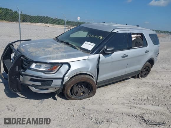 ✅ 2018 Ford Police Interceptor Utility • VIN: 1FM5K8AR6JGA32757 • Lot: 42124791. Wystawiony na IAAI z przebiegiem Nie podano. Bezpłatny archiwum sprzedaży aukcyjnych z USA i szczegółowy raport historii pojazdu na DreamBid. Zdjęcie 2.