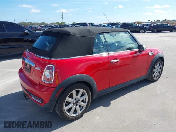 ✅ 2011 MINI Convertible S • VIN: WMWZP3C55BT249405 • Lot: 41461640. Wystawiony na IAAI z przebiegiem 59 856 mil. Bezpłatny archiwum sprzedaży aukcyjnych z USA i szczegółowy raport historii pojazdu na DreamBid. Zdjęcie 4.