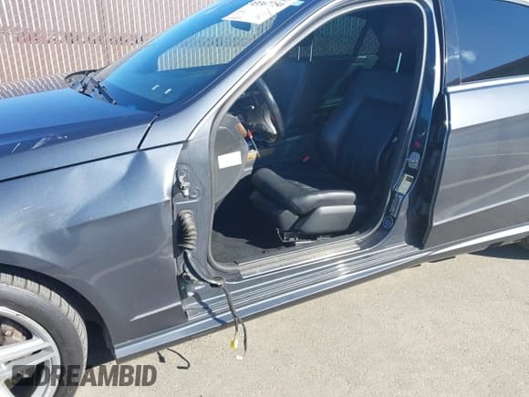 ✅ 2011 Mercedes-Benz E 550 Luxury • VIN: WDDHF7CB5BA266432 • Lot: 43367750. Listed on IAAI with 194,908 mi. Free auction sales archive from the USA and detailed vehicle history report at DreamBid. Image 6.