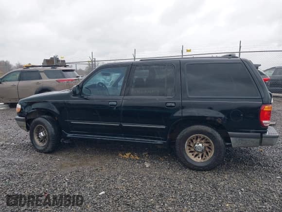 ✅ 1998 Ford Explorer XL • VIN: 1FMZU34X1WUC75250 • Лот: 42008342. Опубликован ранее на IAAI с пробегом 240 785 миль. Бесплатный доступ к архиву аукционных продаж из США и подробный отчёт об истории автомобиля на DreamBid. Изображение 14.