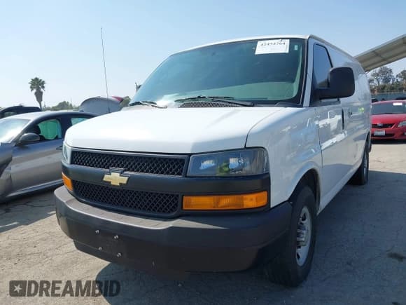 ✅ 2013 Chevrolet Express Cargo • VIN: 1GCWGFCB8D1902532 • Lot: 42452764. Wystawiony na IAAI z przebiegiem 95 113 mil. Bezpłatny archiwum sprzedaży aukcyjnych z USA i szczegółowy raport historii pojazdu na DreamBid. Zdjęcie 2.
