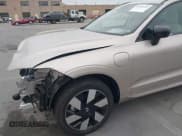 ✅ 2025 Volvo XC60 Plus • VIN: YV4H60RC7S1068305 • Lot: 42100343. Listed on IAAI with 1,870 mi. Free auction sales archive from the USA and detailed vehicle history report at DreamBid. Image 18.