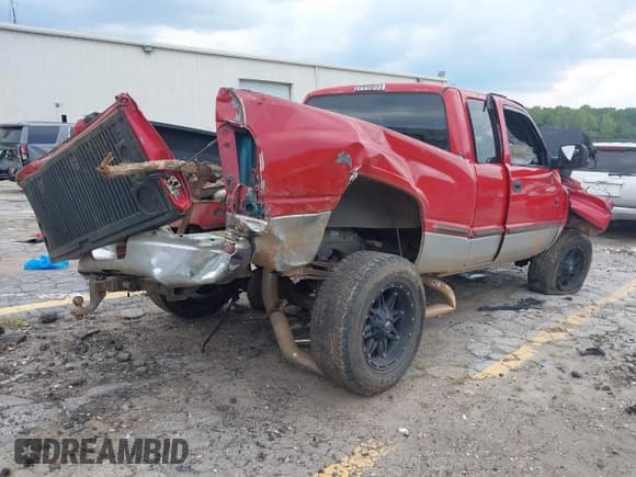 ✅ 2001 Dodge 2500 • VIN: 1B7KF23611J270496 • Lot: 43013031. Listed on IAAI with 341,060 mi. Free auction sales archive from the USA and detailed vehicle history report at DreamBid. Image 4.