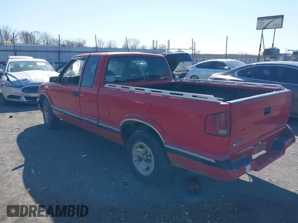 ✅ 1996 Chevrolet S-10 LS • VIN: 1GCCS19X1T8217446 • Лот: 41747890. Опубликован ранее на IAAI с пробегом 170 763 миль. Бесплатный доступ к архиву аукционных продаж из США и подробный отчёт об истории автомобиля на DreamBid. Изображение 3.