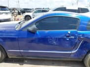 ✅ 2005 Ford Mustang Deluxe • VIN: 1ZVFT80N355125223 • Lot: 43054913. Wystawiony na IAAI z przebiegiem 97 966 mil. Bezpłatny archiwum sprzedaży aukcyjnych z USA i szczegółowy raport historii pojazdu na DreamBid. Zdjęcie 14.