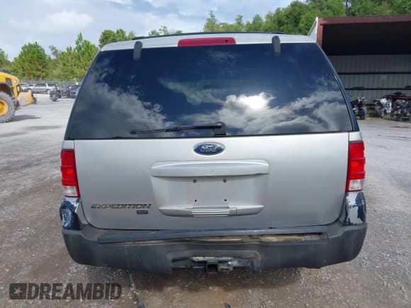 ✅ 2004 Ford Expedition Special Service • VIN: 1FMPU15L94LB60972 • Lot: 43396905. Wystawiony na IAAI z przebiegiem Nie podano. Bezpłatny archiwum sprzedaży aukcyjnych z USA i szczegółowy raport historii pojazdu na DreamBid. Zdjęcie 15.
