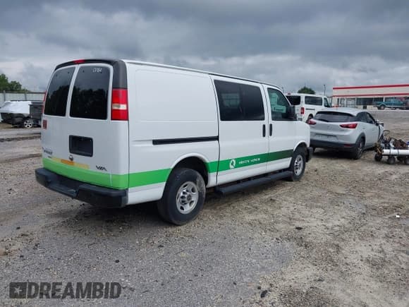 ✅ 2014 Chevrolet Express Cargo • VIN: 1GCWGFCA1E1160368 • Lot: 43070311. Wystawiony na IAAI z przebiegiem 19 192 mil. Bezpłatny archiwum sprzedaży aukcyjnych z USA i szczegółowy raport historii pojazdu na DreamBid. Zdjęcie 4.