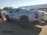✅ 2024 Chevrolet Colorado 4WD Trail Boss • VIN: 1GCPTEEK2R1109726 • Лот: 55702654. Опубликован ранее на Copart с пробегом 273 миль. Бесплатный доступ к архиву аукционных продаж из США и подробный отчёт об истории автомобиля на DreamBid. Изображение 2.